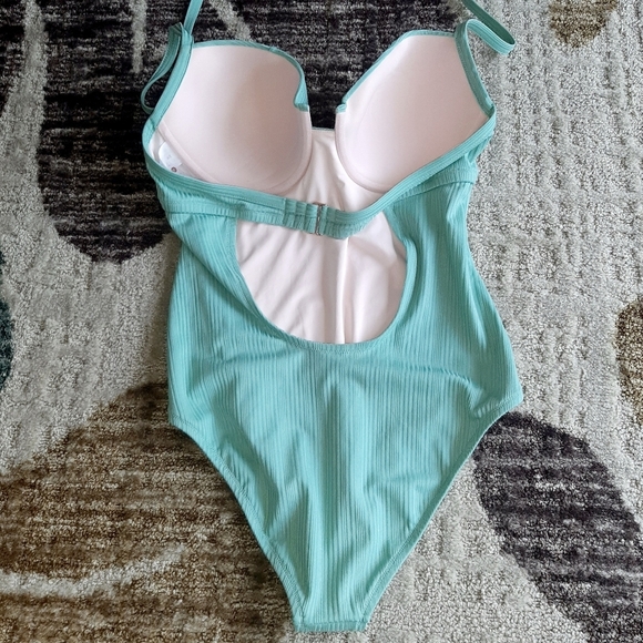 EUC SHADE & SHORE SWIMSUIT - Picture 8 of 8